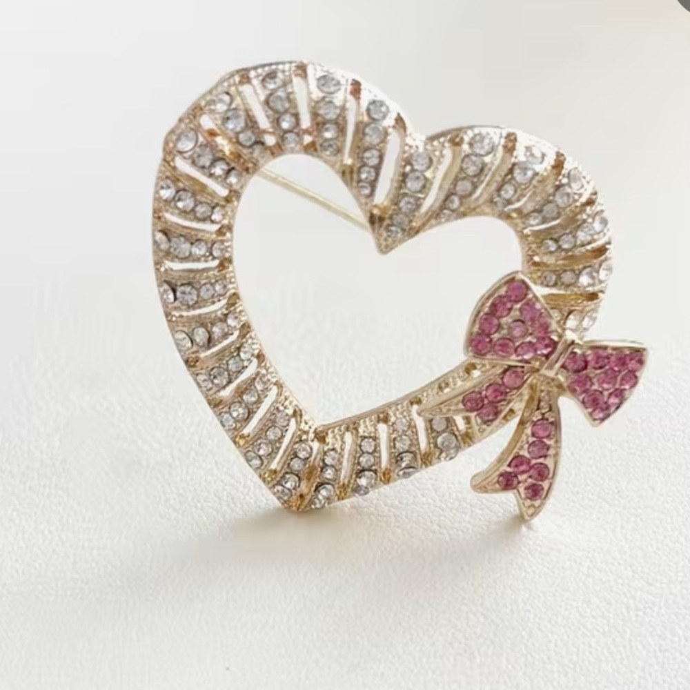 🎀Elegant Heart-Shaped Brooch w/Pink Bow🎀